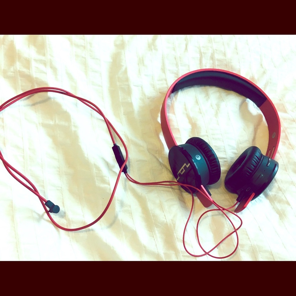 Motorola 50L Noise-Cancelling Heaphones